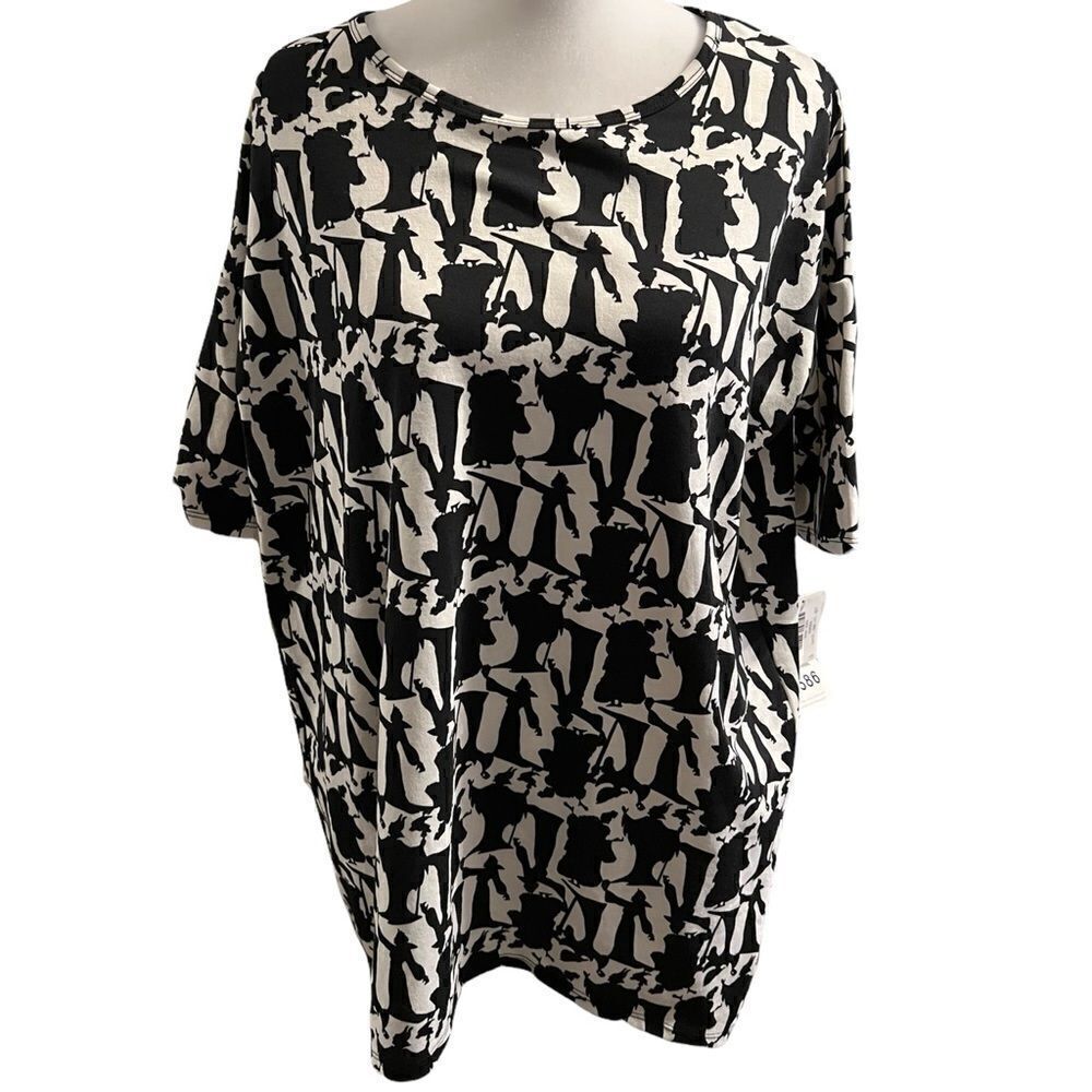 LuLaRoe NWT Disney Queens cute T-shirt that runs big